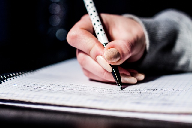 Jak wybrać profesjonalnego tłumacza dokumentów?